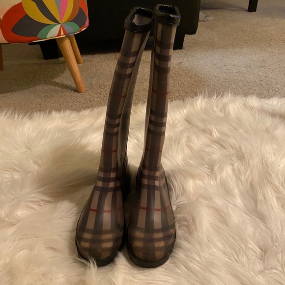 Burberry rain boots - Picture 4 of 5